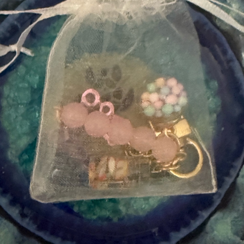 NWOT GUMMY BEARS CANDY MACHINE SODA LONG COLORFUL KEYCHAIN - Picture 2 of 3